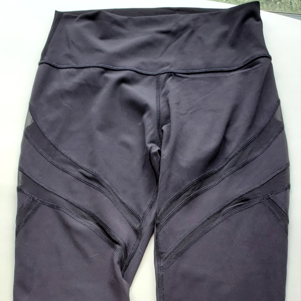 Lululemon black yoga pants, capris